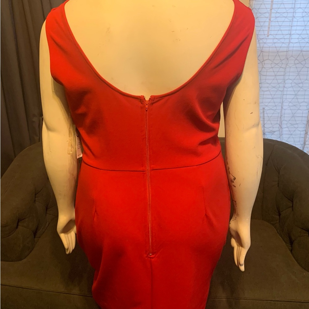 RED DRESS - Picture 4 of 6